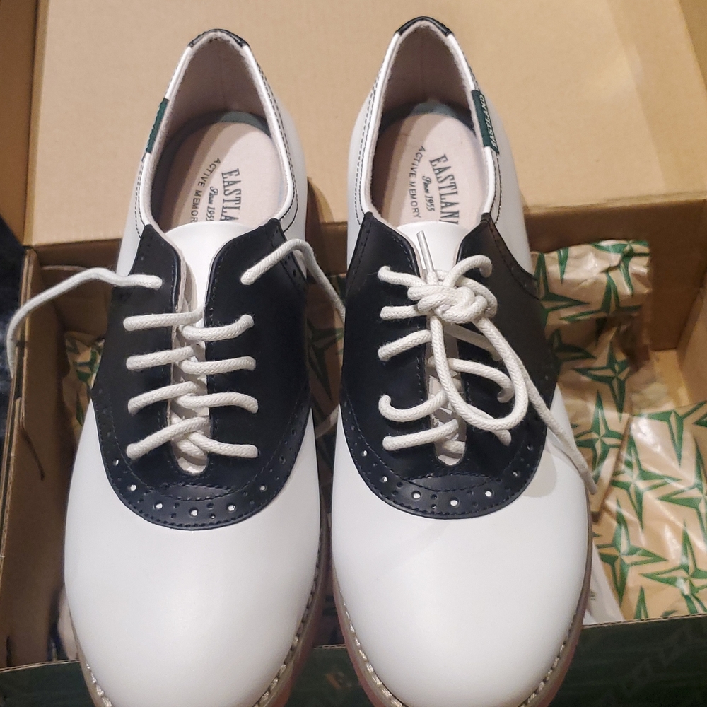 Never worn..Eastland sadie shoes black and white